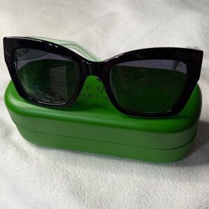 NWOT kate spade Black Cat-Eye Sunglasses with Green Case